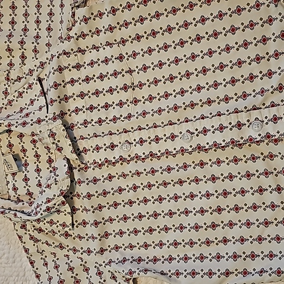 Old Navy Button down shirt, Size 2T Boys.  Pinkish red and white shirt. - Picture 3 of 7